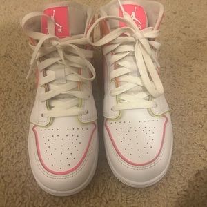 2020 Air Jordan 1 Mid SE GS “Edge Glow”